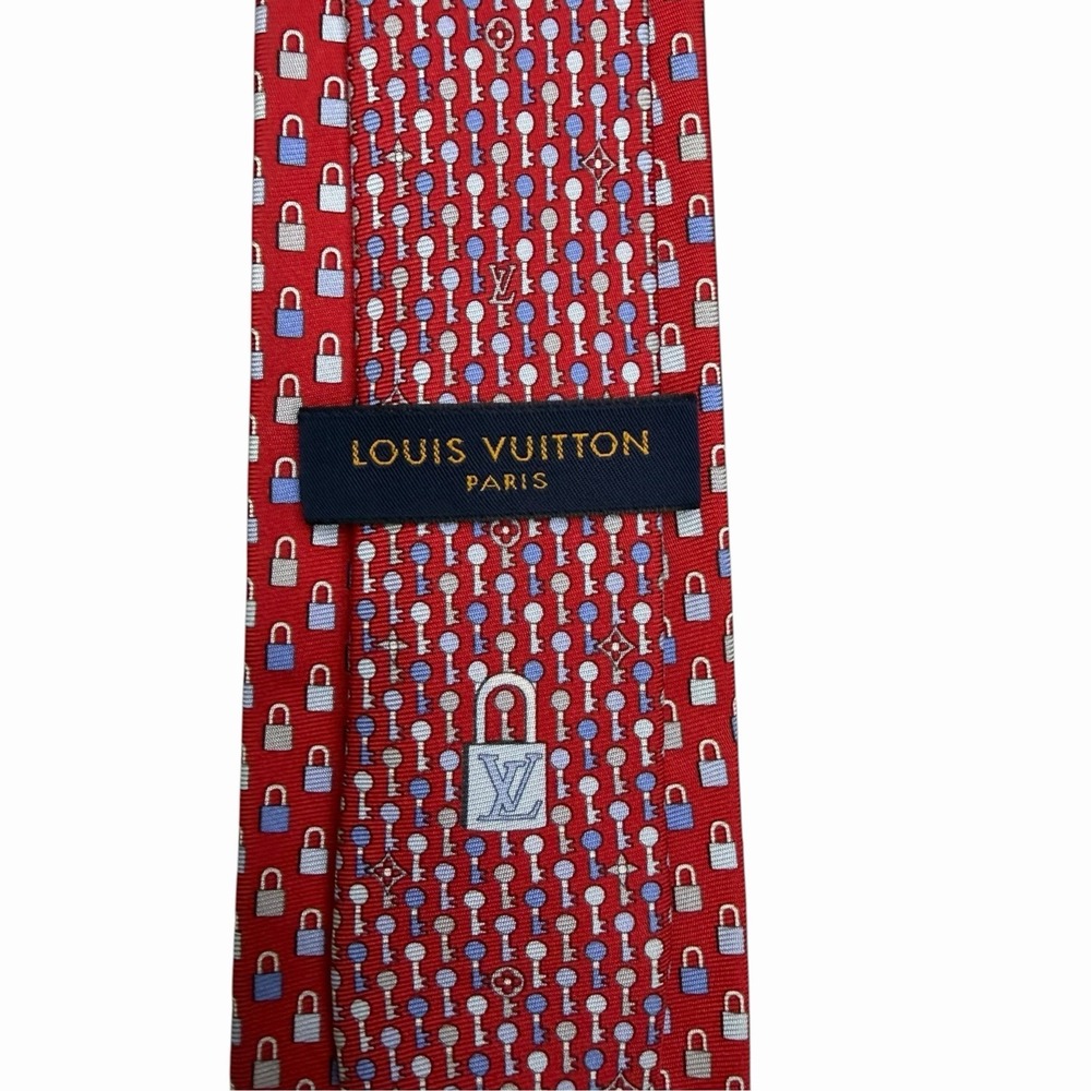 Louis Vuitton Men's Recent Tie Padlocks LV Logo Red Satin Silk 3 1/8" x 61" euc